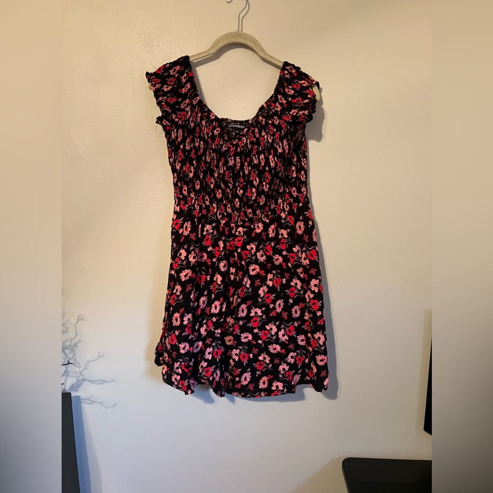 Women’s Express Short Floral Dress (Size Medium)